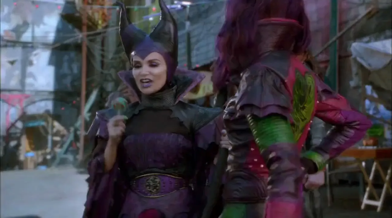 Descendants (2015) Hindi Dual Audio 480p Web-DL 400MB Screenshot