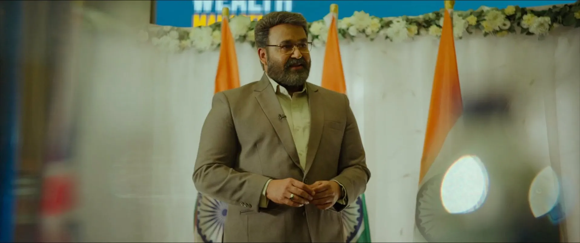 Kaappaan 2019 (Hindi – Tamil) Dual Audio 480p UnCut HDRip 450MB Screenshot