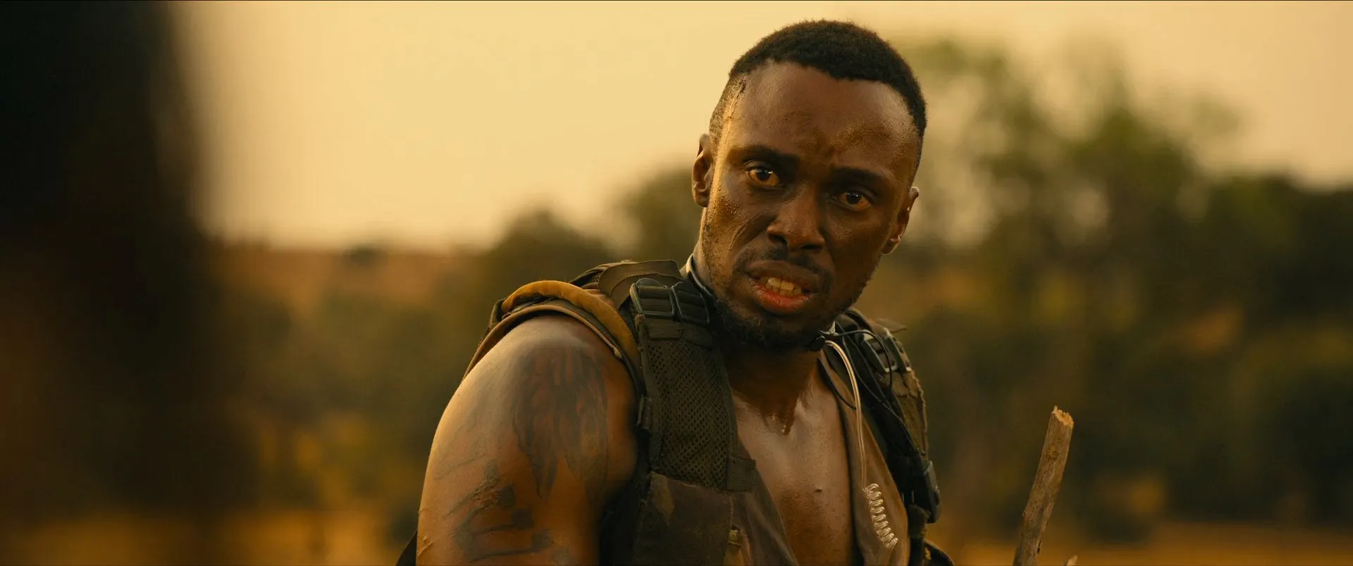 Rogue (2020) Hindi Dual Audio 480p BluRay 400MB Screenshot