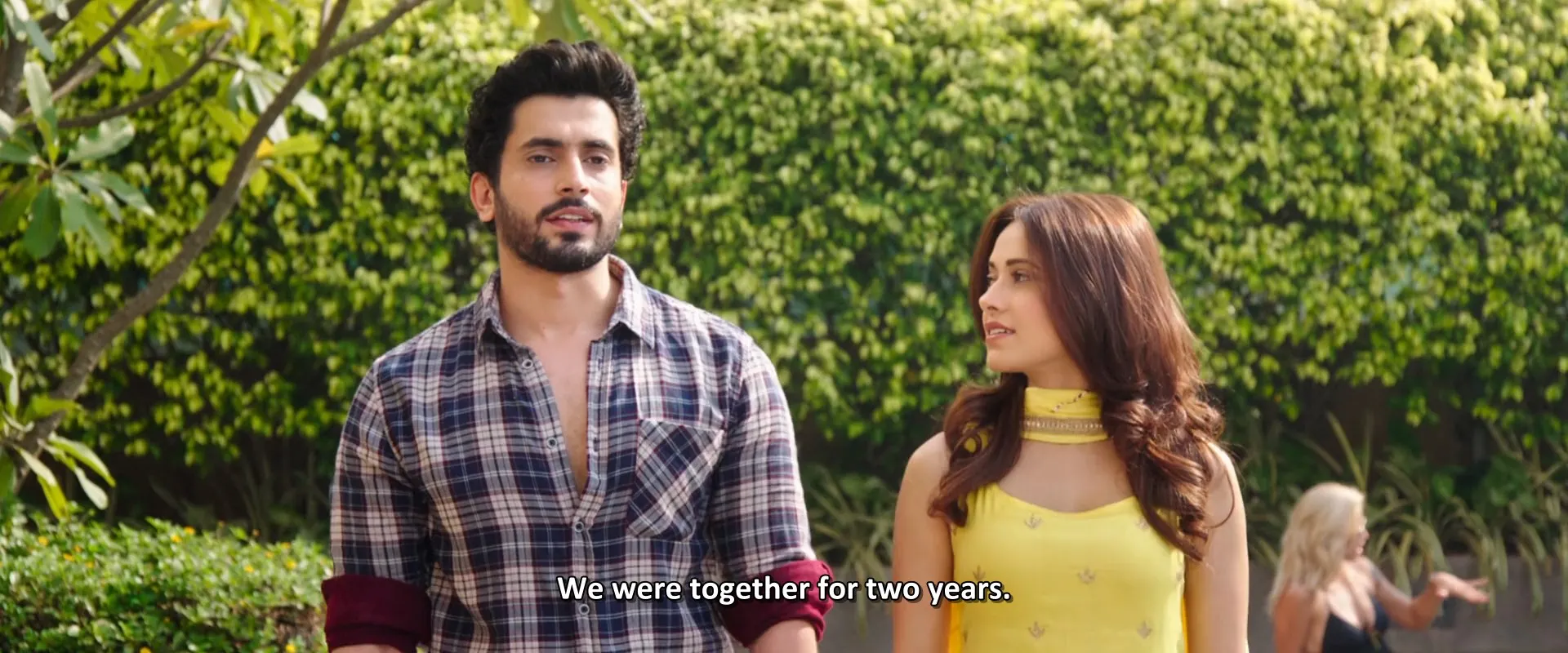 Sonu Ke Titu Ki Sweety 2018 400MB Movie 480p BluRay Download Screenshot